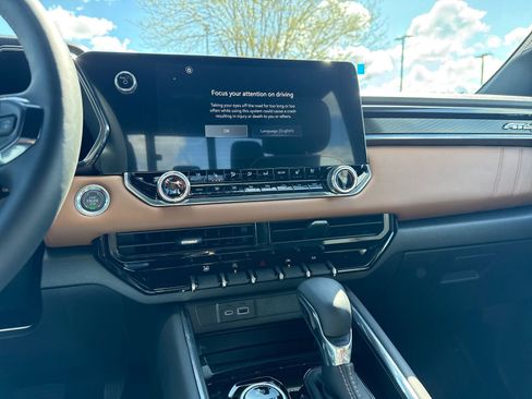 New 2026 GMC Canyon AT4 w/ Technology Plus Package AWD/4WD image 11