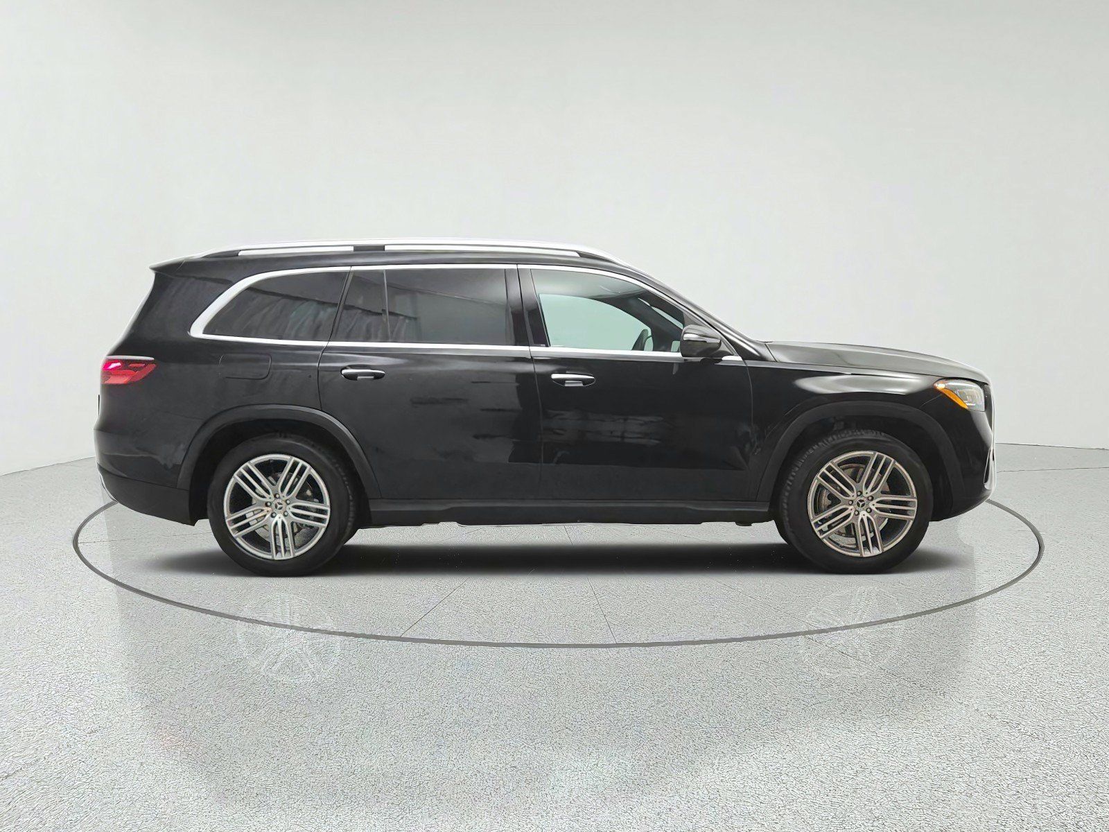 Certified 2026 Mercedes-Benz GLS 450 4MATIC image 4