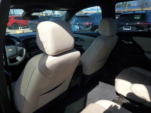 Used 2022 Chevrolet Traverse LT image 32