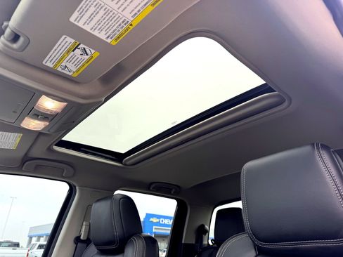 Used 2024 Nissan Frontier SL w/ Technology Package image 13