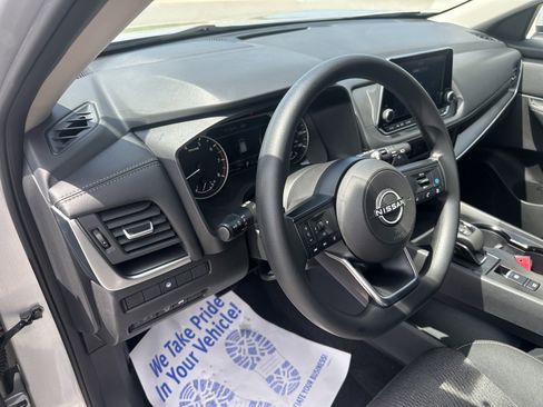 Used 2024 Nissan Rogue SV AWD/4WD image 10