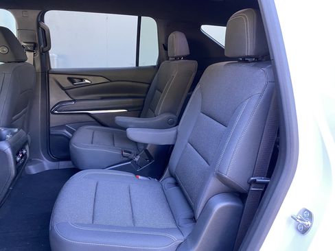 Used 2026 Chevrolet Traverse LT FWD image 36