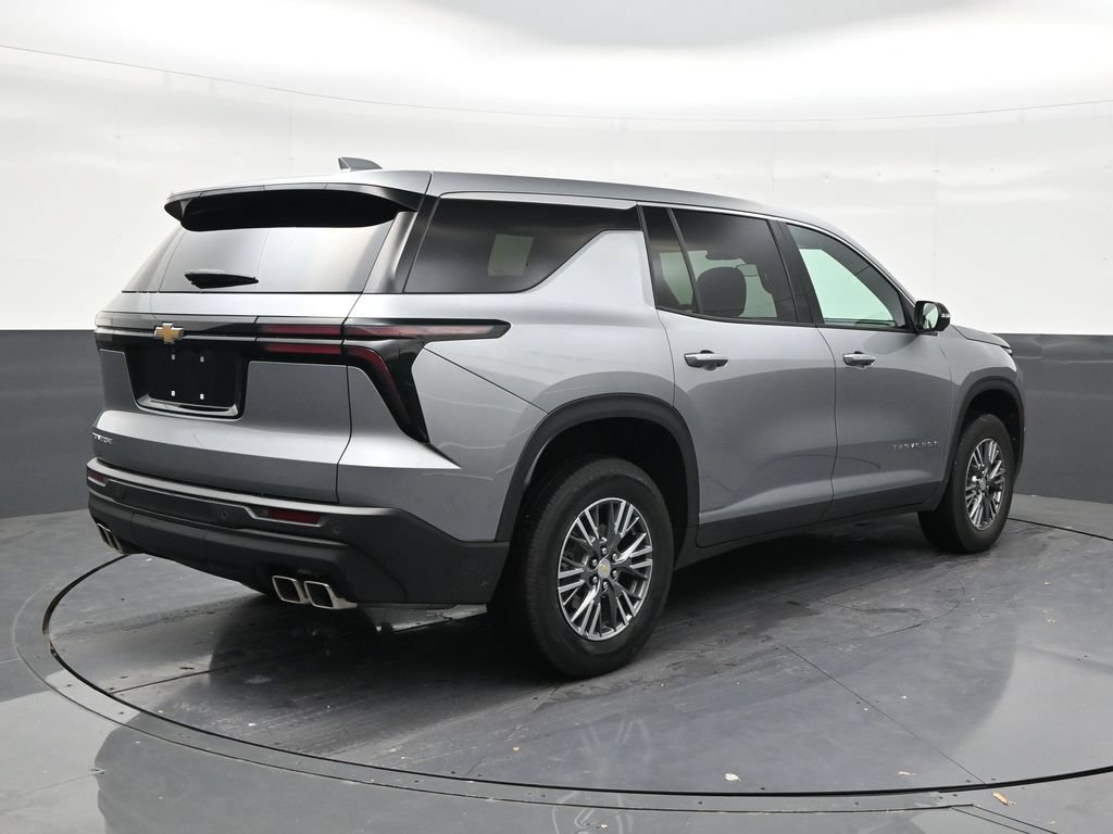 Used 2024 Chevrolet Traverse LS FWD image 5