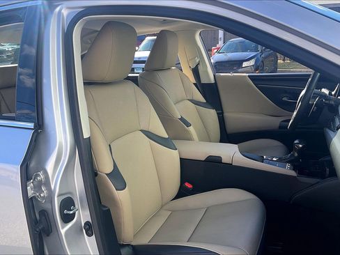 Used 2019 Lexus ES 350 image 9