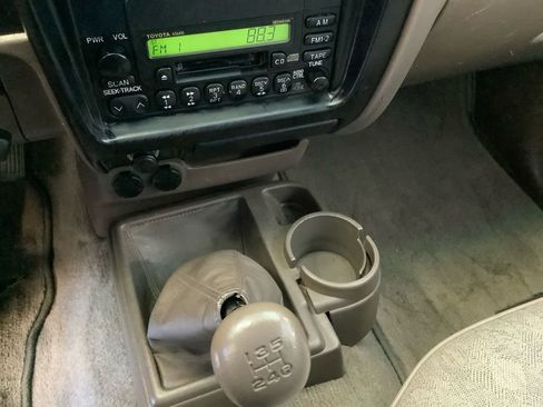 Used 2000 Toyota Tacoma 2WD Regular Cab image 18