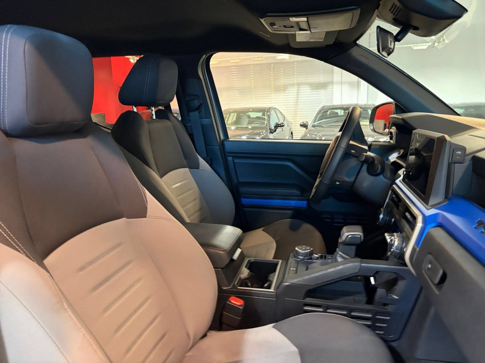 Used 2025 Toyota Tacoma TRD Off-Road AWD/4WD image 34