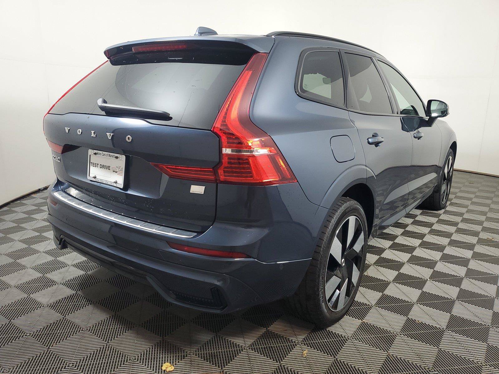 Used 2024 Volvo XC60 T8 Plus w/ Protection Package Premier AWD/4WD image 6