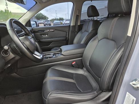 Certified 2025 Honda Pilot Touring image 16