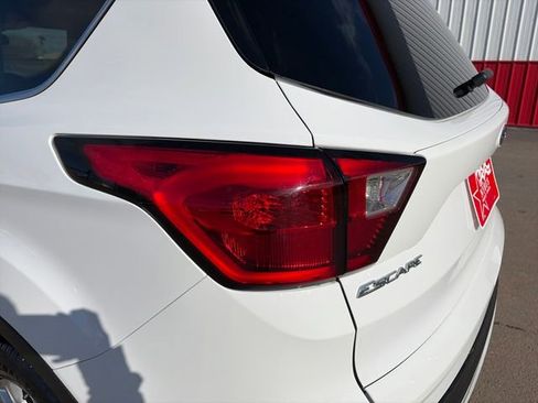 Used 2019 Ford Escape SE image 18