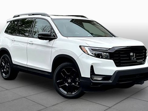 Certified 2025 Honda Passport Black Edition image 3