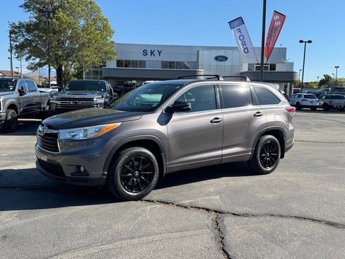 Used 2014 Toyota Highlander Plus AWD/4WD image 1