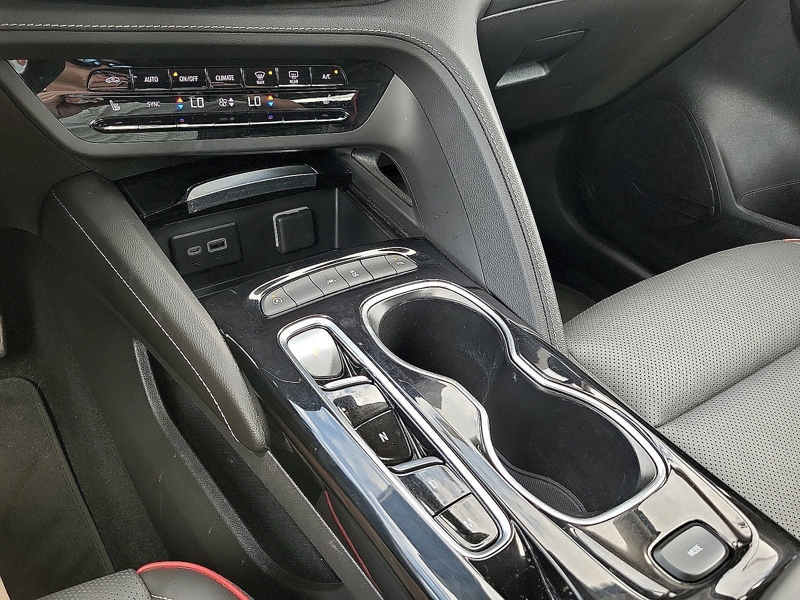 Used 2022 Buick Envision Essence w/ Sport Touring Package FWD image 16