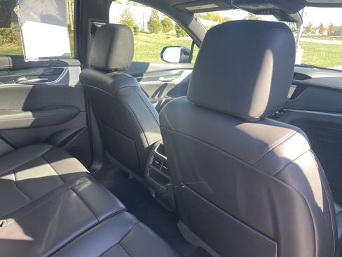 Certified 2025 Cadillac XT5 Premium Luxury image 40