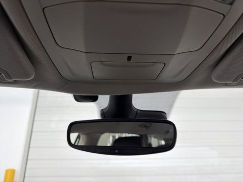 Used 2022 Chrysler Pacifica Touring-L image 21