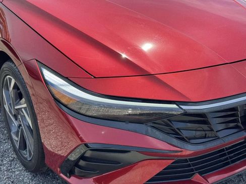 Certified 2025 Hyundai Elantra Limited FWD image 5