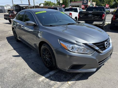 Used 2018 Nissan Altima 2.5 S w/ S Convenience Package FWD image 1