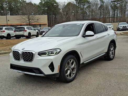 Used 2023 BMW X4 xDrive30i image 3