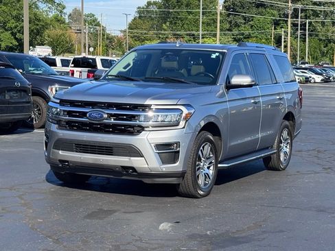 Used 2023 Ford Expedition Limited AWD/4WD image 2