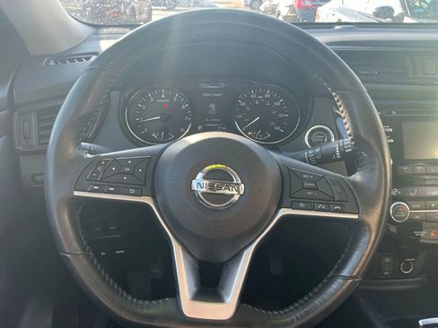 Used 2017 Nissan Rogue SV image 23