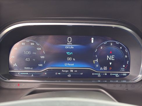 Used 2024 Chevrolet Suburban LT image 24