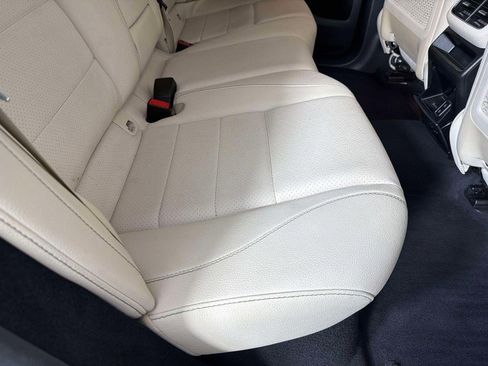 Used 2025 Mercedes-Benz GLC 350e 4MATIC image 23