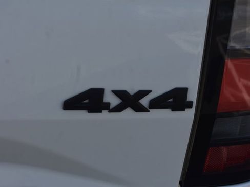 Used 2026 Nissan Frontier SV w/ All-Weather Content Package image 7