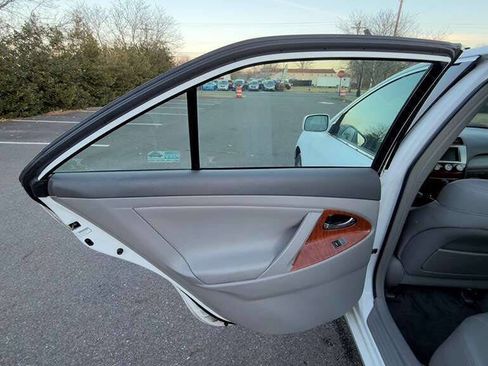 Used 2011 Toyota Camry LE image 26