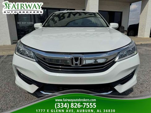 Used 2017 Honda Accord Touring image 3