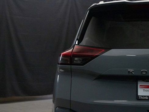 Used 2023 Nissan Rogue SL w/ SL Premium Package image 12