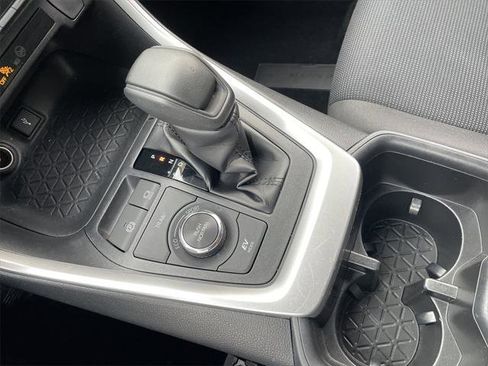 Certified 2022 Toyota RAV4 LE image 21