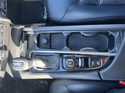Used 2020 Volvo XC90 T5 Momentum w/ Protection Package Premier image 36