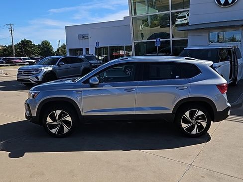 Used 2024 Volkswagen Taos SE image 8