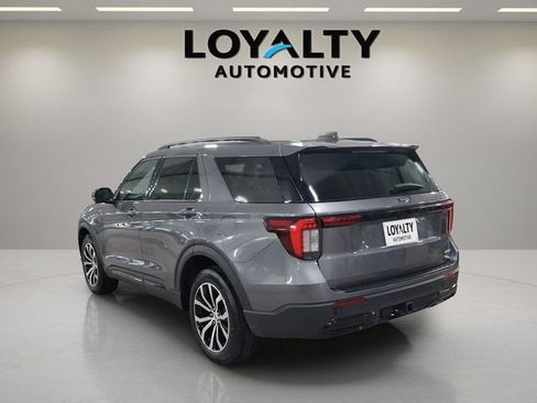 Used 2025 Ford Explorer ST-Line image 3