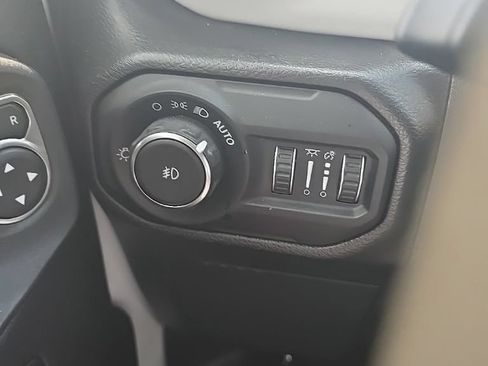 Used 2022 Jeep Wrangler Unlimited Sahara AWD/4WD image 13