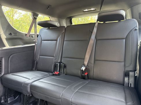 Used 2024 Chevrolet Suburban LT w/ Luxury Package image 31