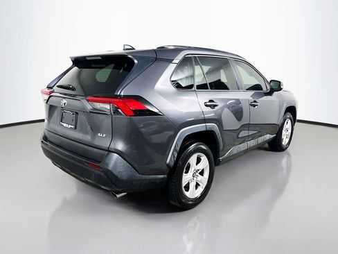 Used 2019 Toyota RAV4 XLE w/ Convenience Package FWD image 4