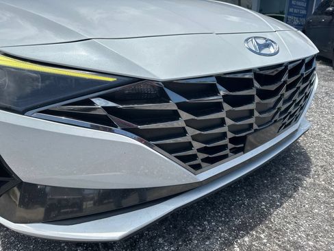 Used 2021 Hyundai Elantra Limited FWD image 11