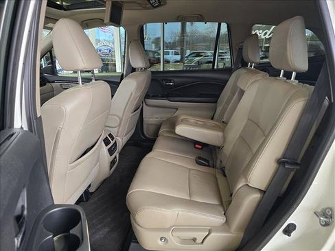 Used 2017 Honda Pilot Touring image 11