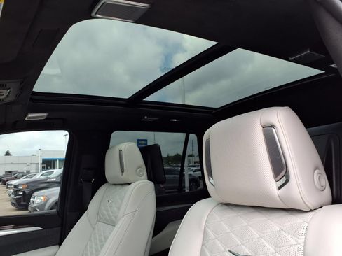 Used 2026 Cadillac Escalade Platinum Sport w/ LPO, ONYX Package AWD/4WD image 19
