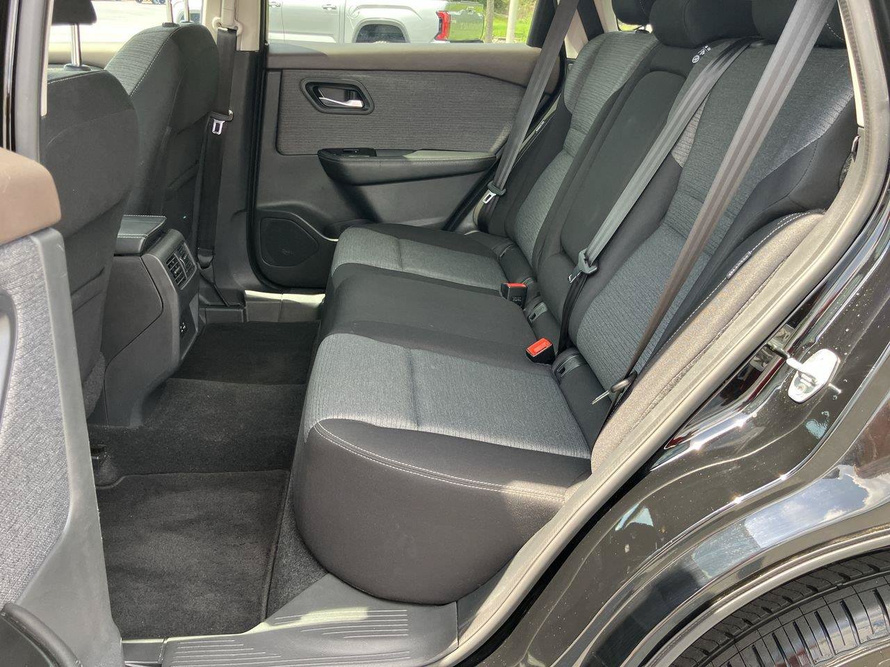 Used 2022 Nissan Rogue SV FWD image 22