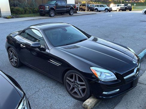Used 2013 Mercedes-Benz SLK 250 image 2