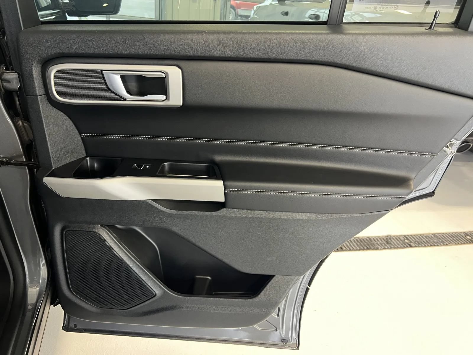 Used 2022 Ford Explorer XLT AWD/4WD image 40