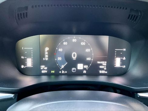 Used 2019 Volvo XC60 T6 Momentum w/ Premium Package image 25