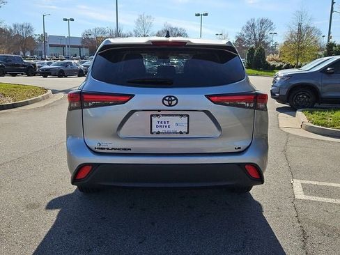 Used 2023 Toyota Highlander LE image 9