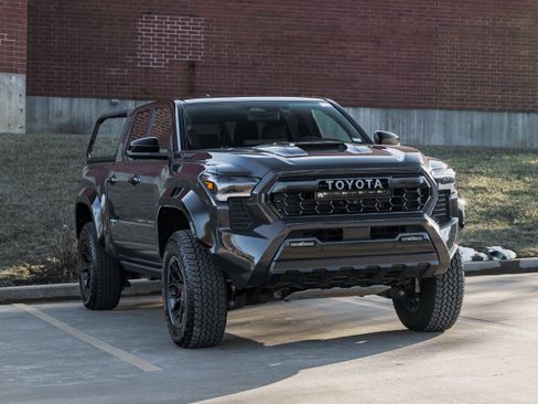 Used 2024 Toyota Tacoma TRD Pro image 2