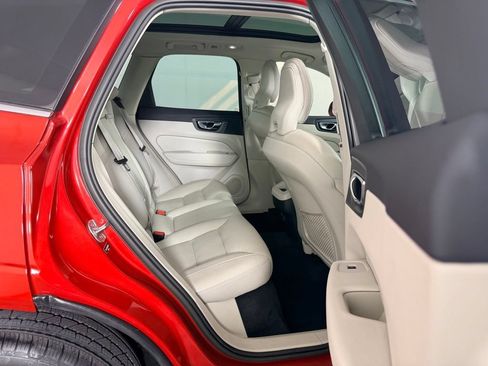 Used 2022 Volvo XC60 B5 Momentum w/ Climate Package AWD/4WD image 37