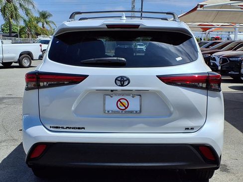 Used 2023 Toyota Highlander XLE FWD image 5