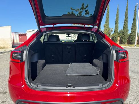Used 2021 Tesla Model Y Long Range AWD/4WD image 21