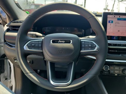 Used 2026 Jeep Compass Trailhawk w/ Sun, Sound & Navigation Group AWD/4WD image 24