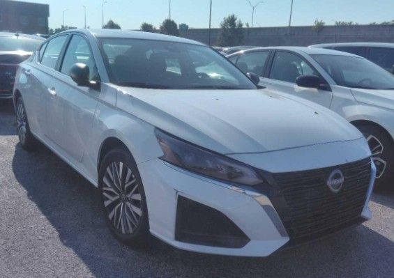 Used 2025 Nissan Altima 2.5 SV AWD/4WD image 4
